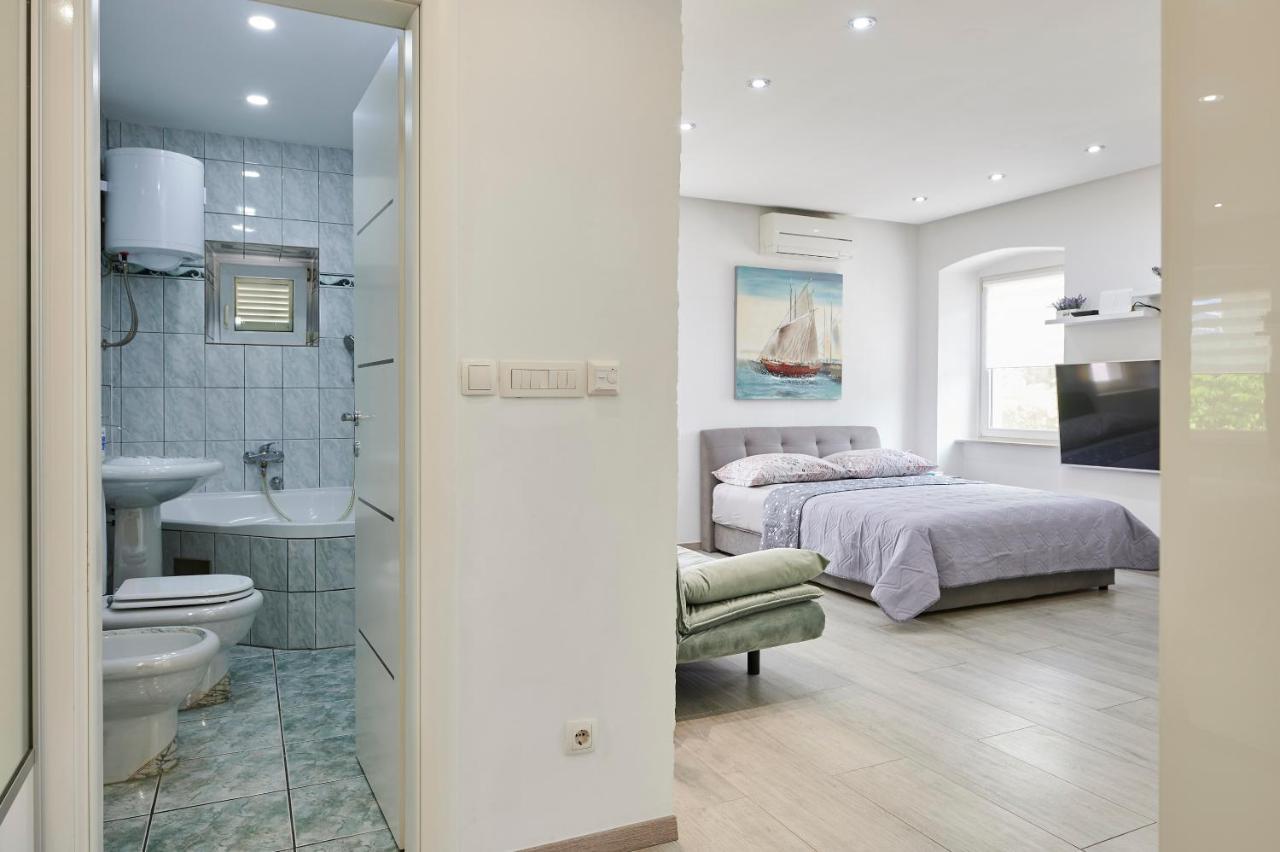 Apartments And Rooms Misic Trogir Ngoại thất bức ảnh